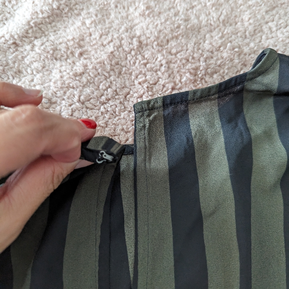 Express Striped Blouse - NWT Small - Picture 6 of 8